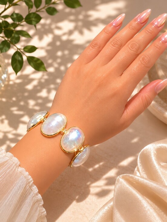 Jewelry - Vintage Mother of Pearl Gold Tone Link Bracelet